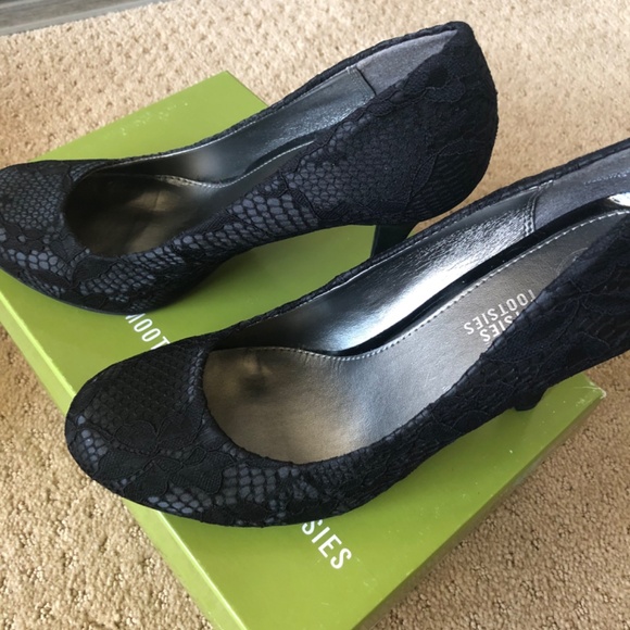 MOOTSIE TOOTSIE GLAM LACE AND SATIN PUMPS, BLACK, SIZE 8-1/2 - Picture 2 of 8